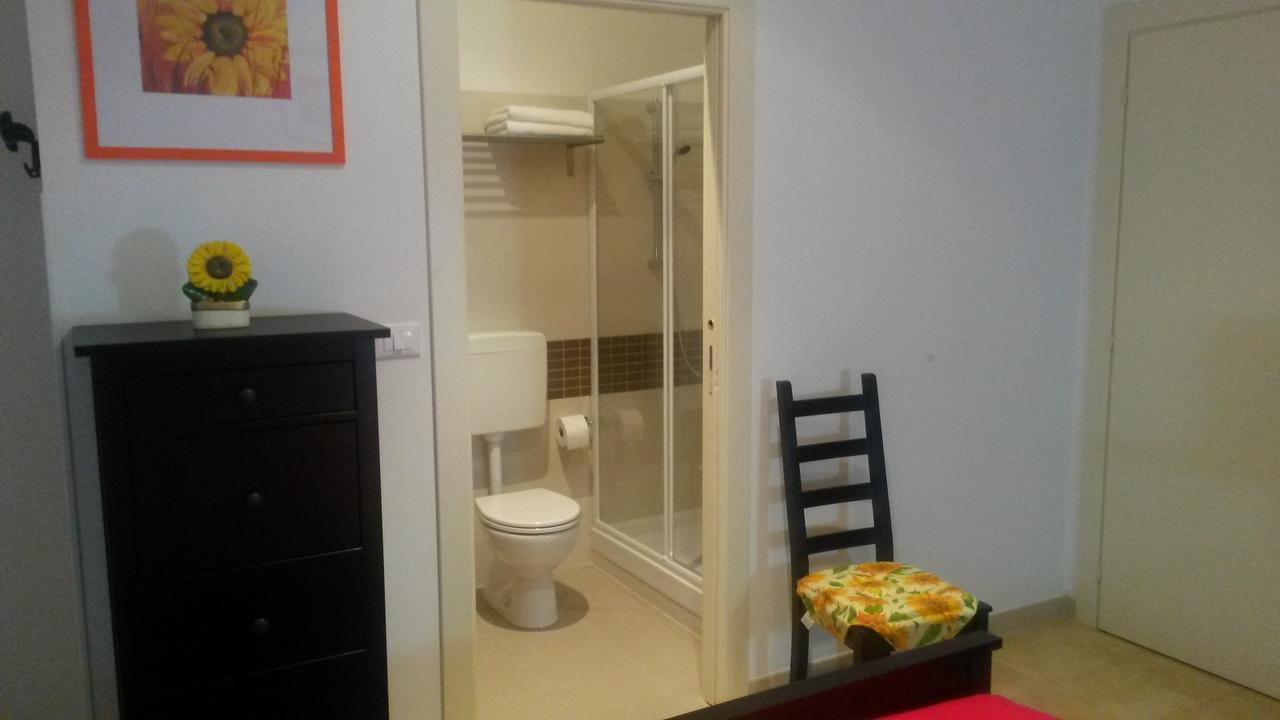 לינה וארוחת בוקר Cossignano La Casa In Campagna מראה חיצוני תמונה