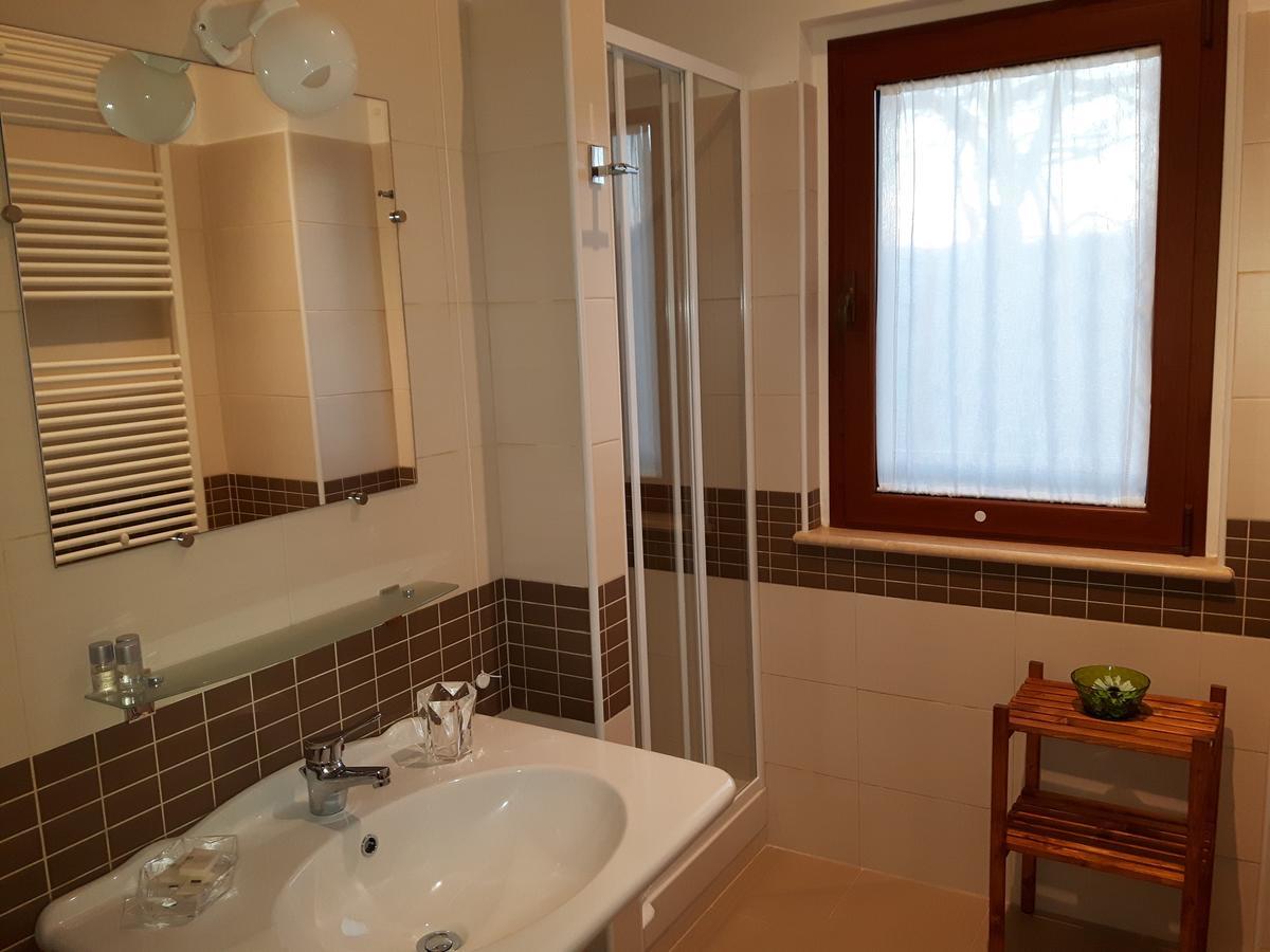 לינה וארוחת בוקר Cossignano La Casa In Campagna מראה חיצוני תמונה